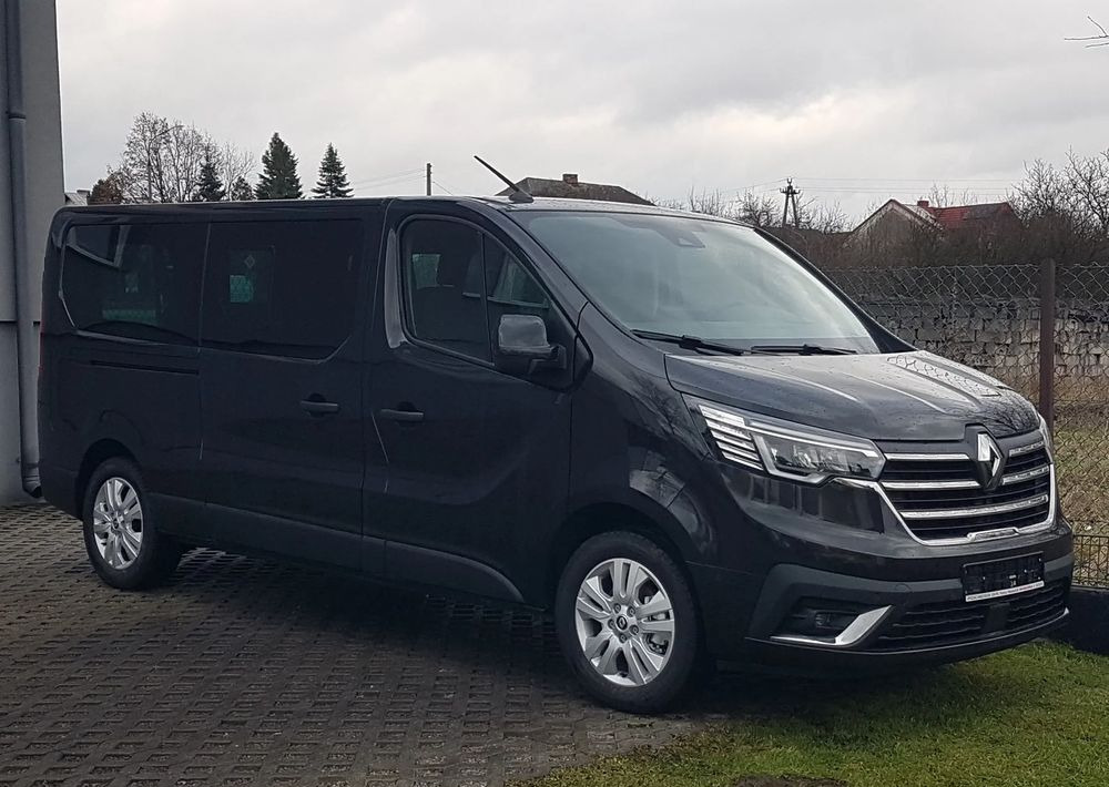 Renault-Trafic-Poland_42899_4598930571964.jpg